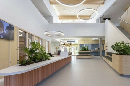 Entree van zorgcentrum 't Spant in Nootdorp ingericht door Thereca